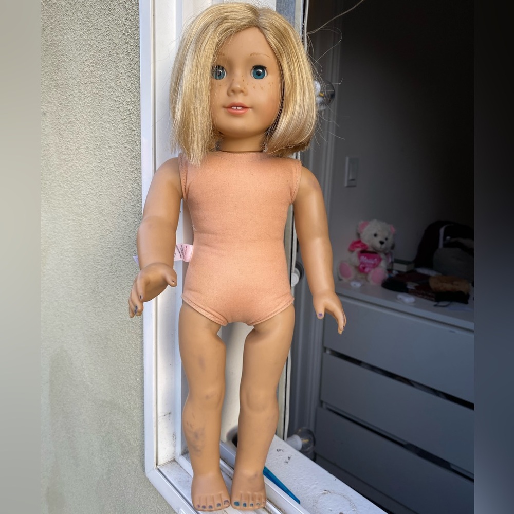 AMERICAN GIRL DOLL